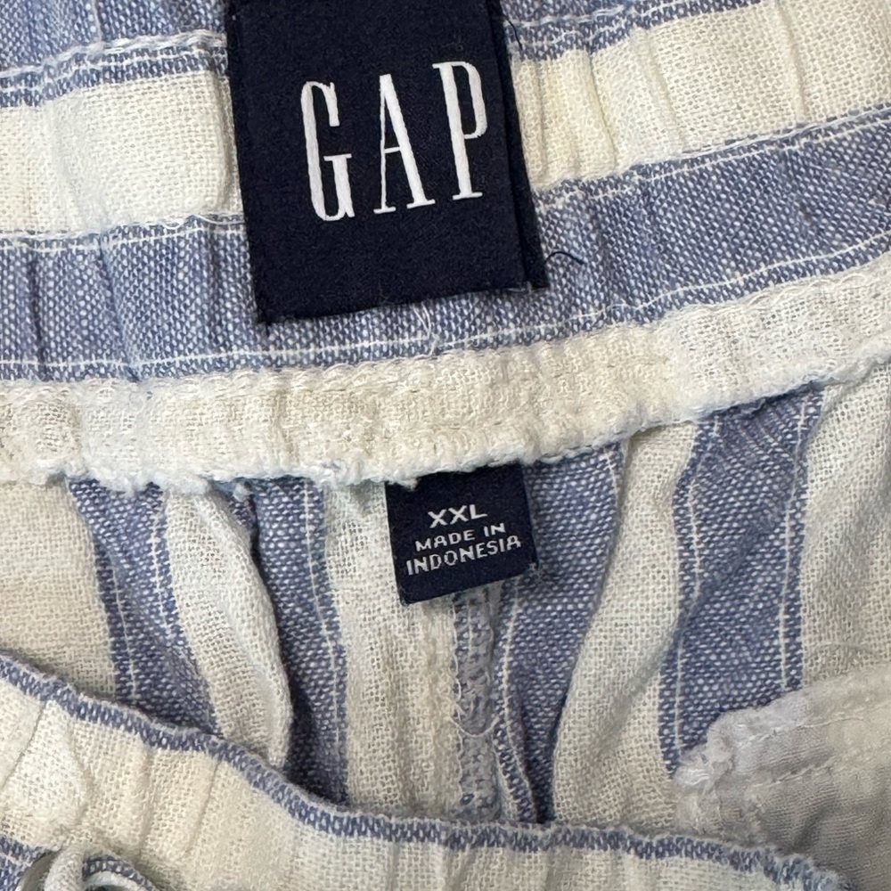 GAP Striped Blue and White shorts
